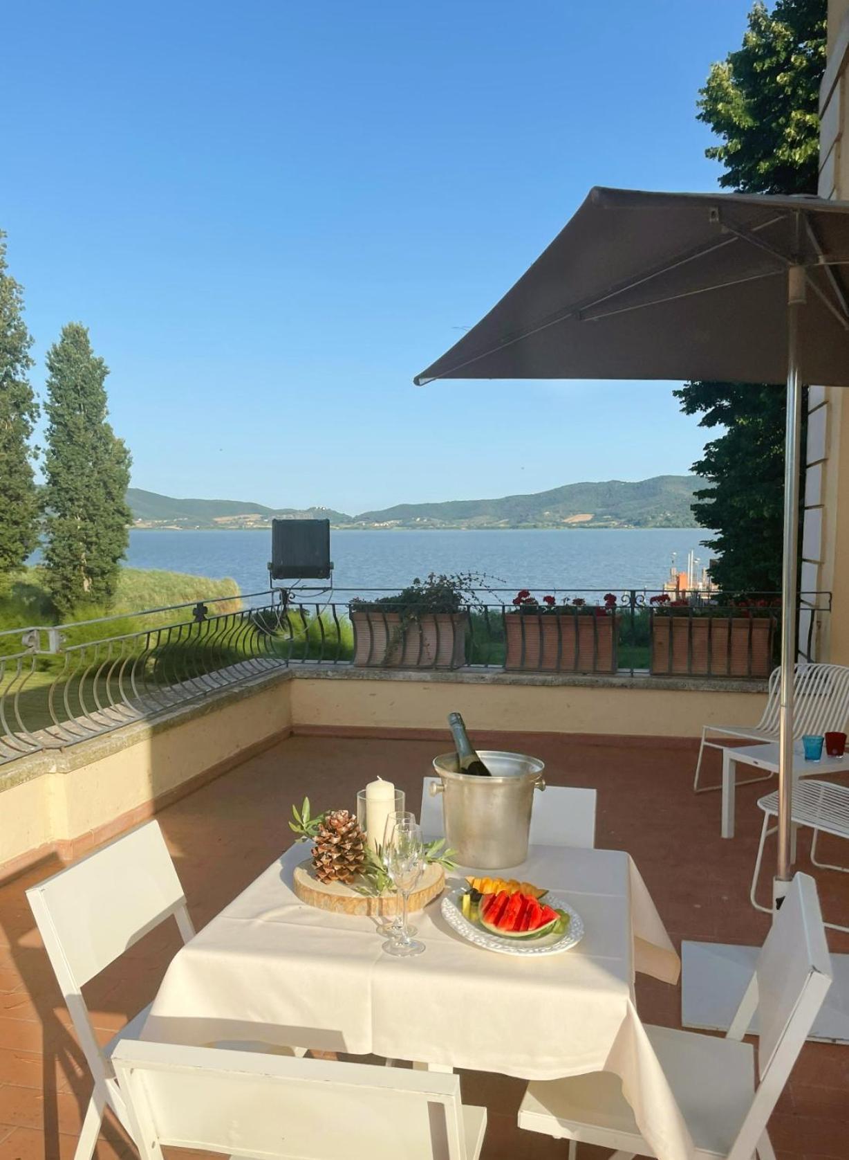 Isola Polvese Resort Castiglione del Lago Exterior foto